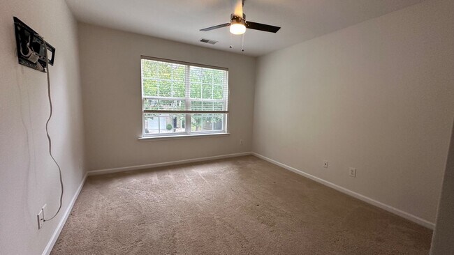 Building Photo - 7718 Abigail Glen Dr