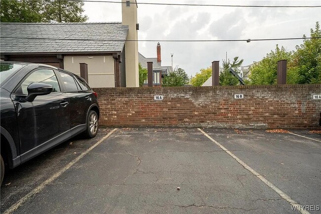 Building Photo - 770 W Ferry St