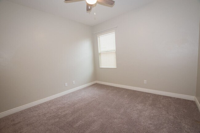 Building Photo - Executive home in The Estates at Holiday! ...
