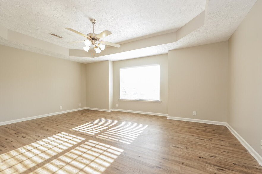Building Photo - 227 Niagra Ln