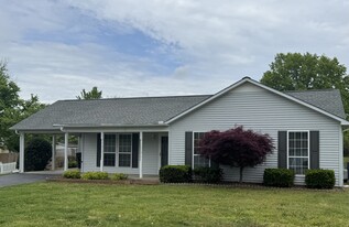 Building Photo - 1560 Greenbriar Ln