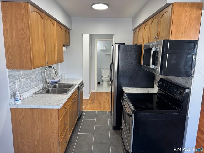 Building Photo - 4 Glenwood Ave