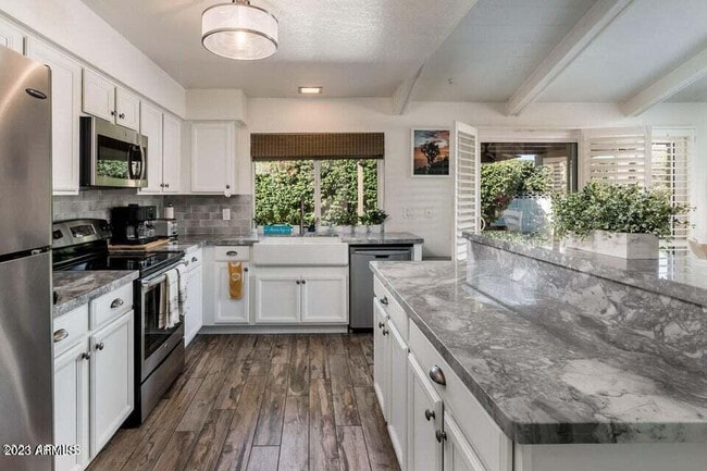 Building Photo - 7526 N Vía De La Campana