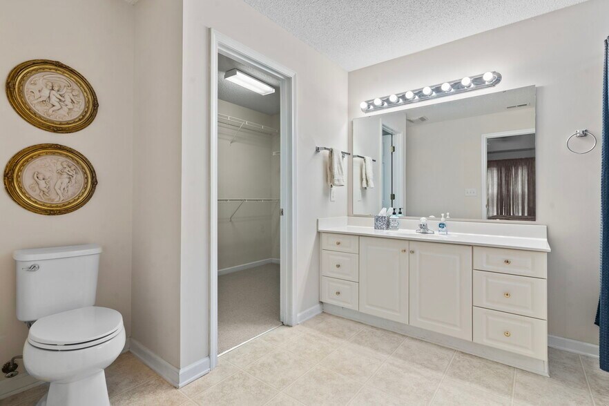 Building Photo - 5077 Capulet Cir