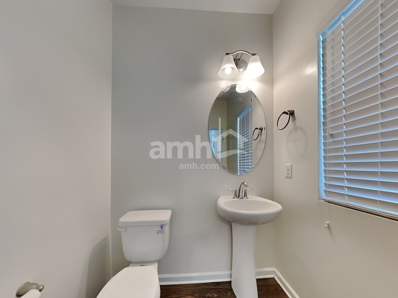 Building Photo - 309 Dogwood Cir