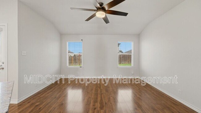 Building Photo - 221 Tule Canyons