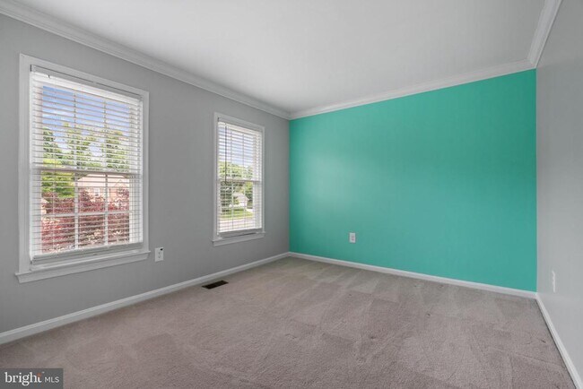 Building Photo - 8527 Silverview Dr