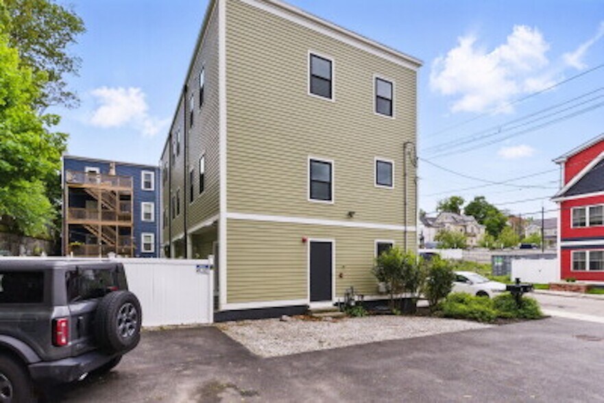 Building Photo - 54 Robey St