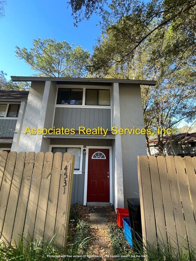 Primary Photo - End Unit in Bellamy Forge!