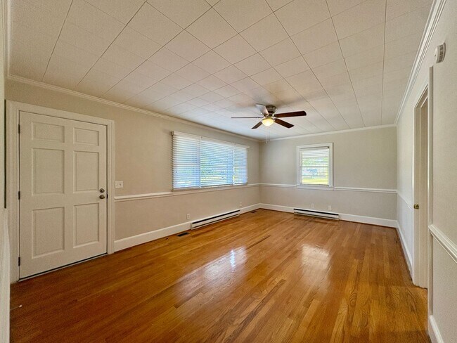 Building Photo - Adorable 2 Bedroom Home in the Heart of Nashville!