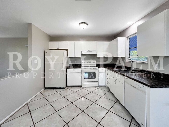 Building Photo - 2/1 Rental with W/D Hookups—Roses are Red, Lawns are Green, a Fenced Yard? That’s a Pet Lover’s D...