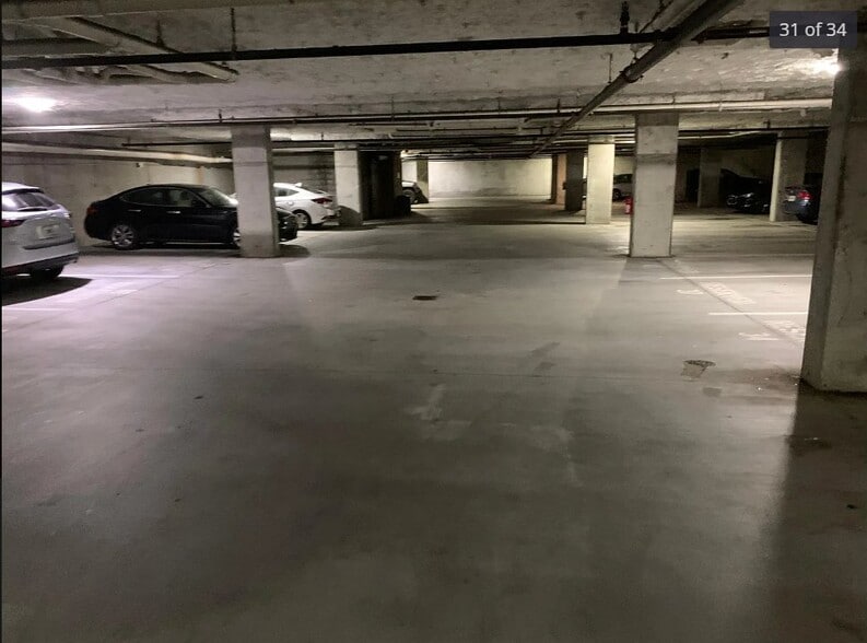Building Photo - 898 Oak St SW