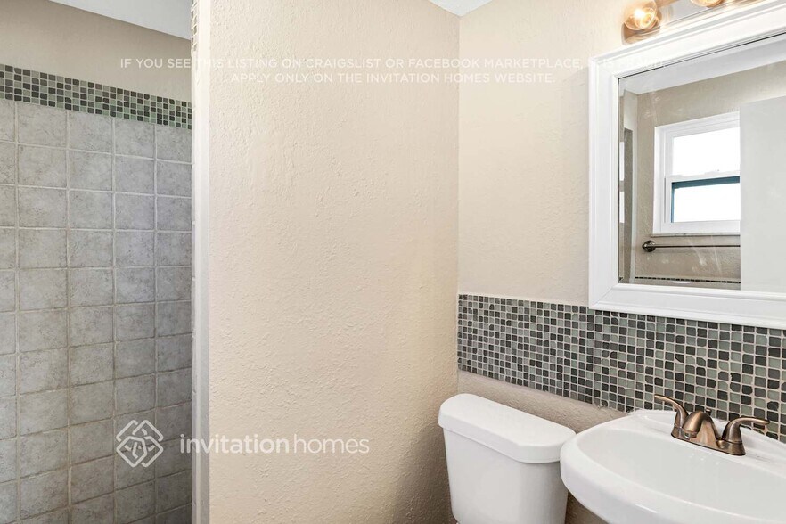 Building Photo - 6231 Seabreeze Dr