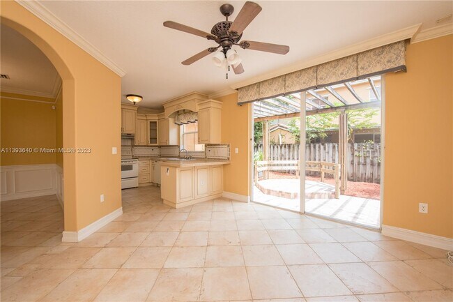 Building Photo - 731 SE 1st St