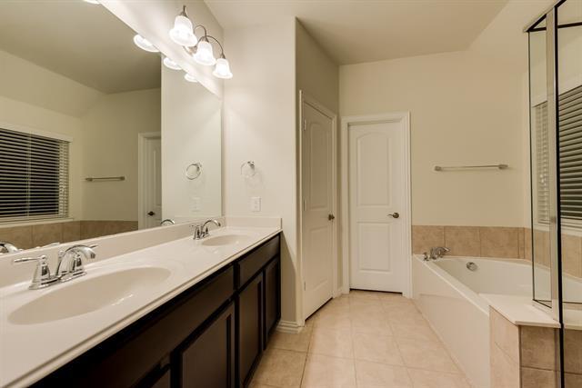 Building Photo - 6812 Lighthouse Ln