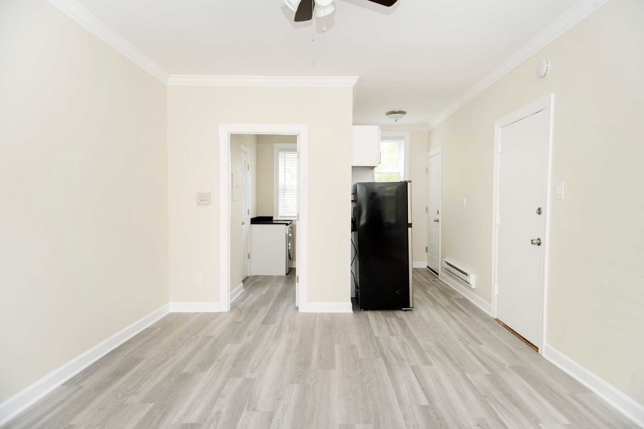 Building Photo - 630 W Roscoe St