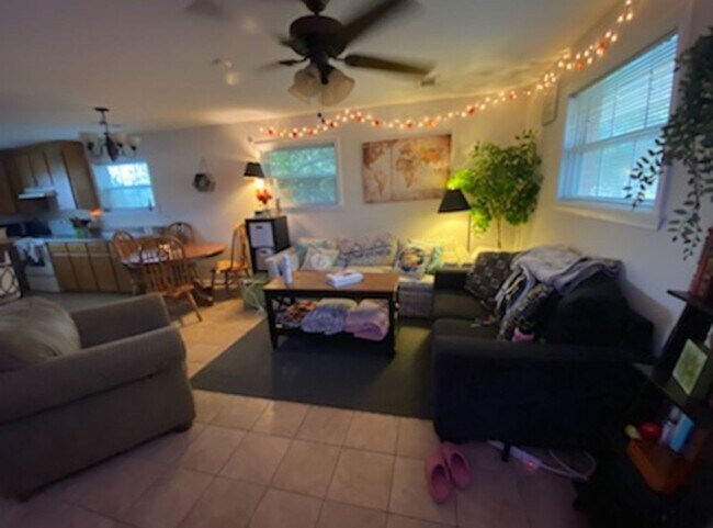 Building Photo - 109 Smith St