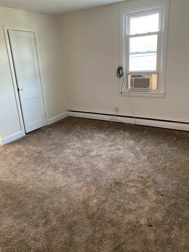 Living room - 176 Ridge St