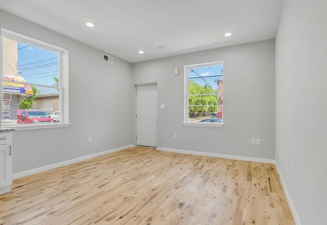 Building Photo - 410 Diamond St