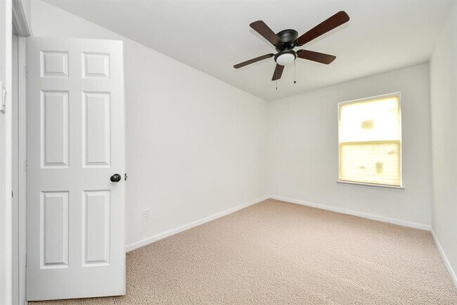 Building Photo - 4613 Ireland St