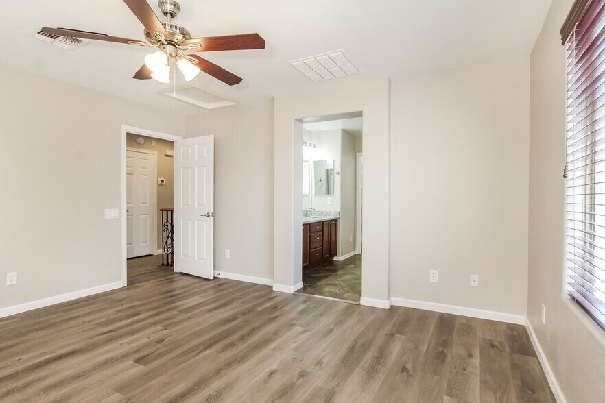 Building Photo - 26681 N Babbling Brook Dr
