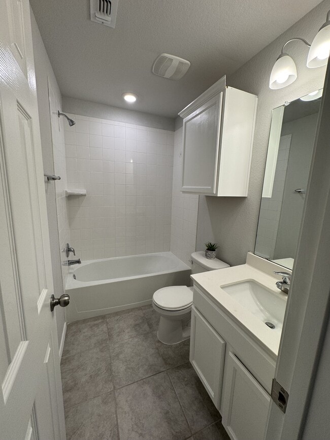 Building Photo - 8506 Stonehollow Dr