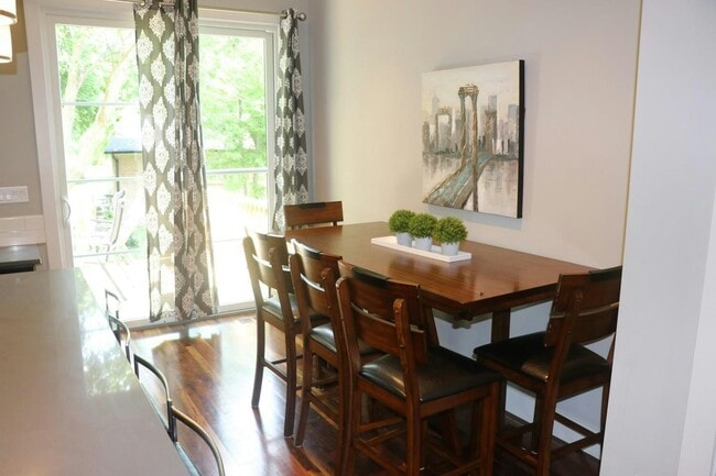 Building Photo - 929 13th Ave S