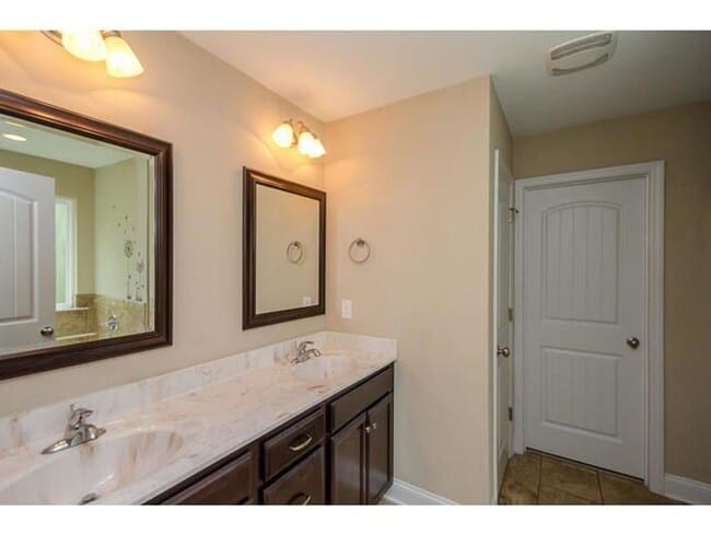 Building Photo - 1558 Driftwood Ln
