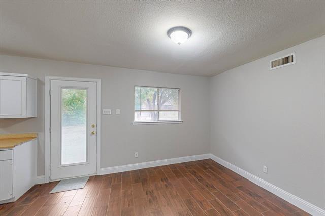 Building Photo - 3842 Commonwealth Dr