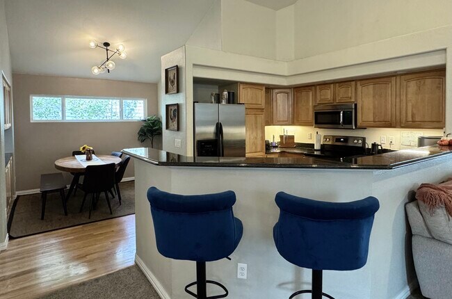 Building Photo - 1011 S Valentia St