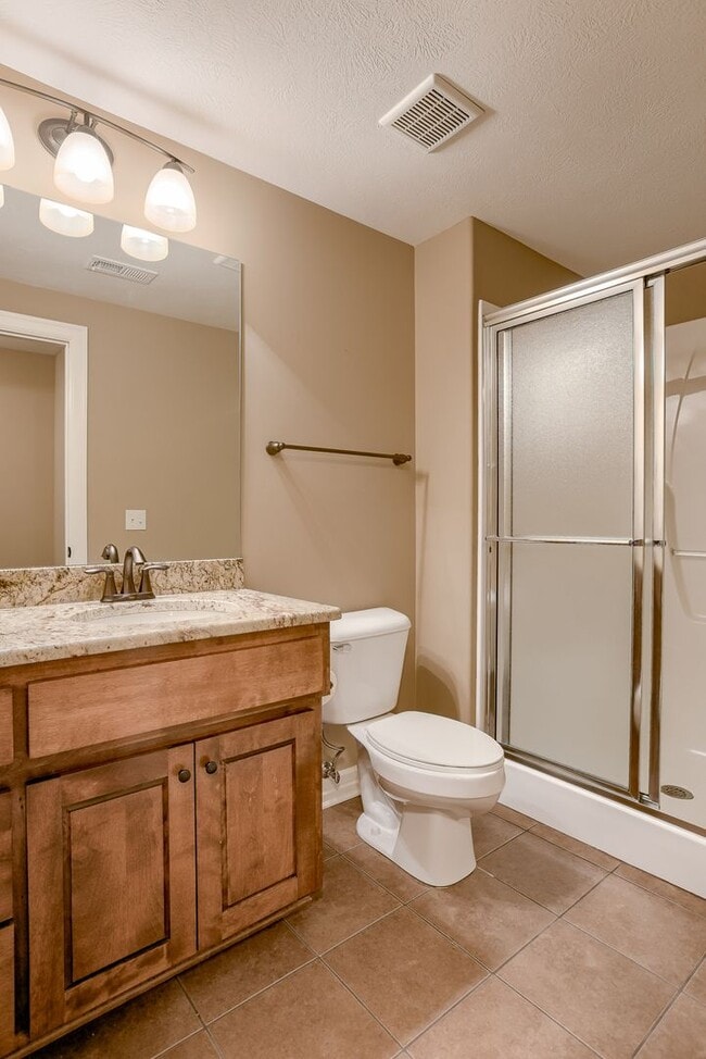 Building Photo - Beautiful 4 Bedroom In Shadow Lake!!