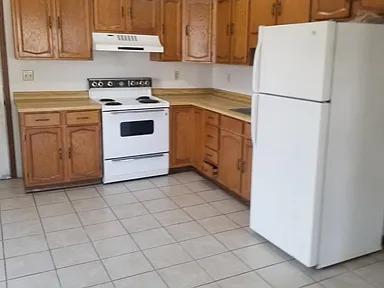 Building Photo - 612 King St