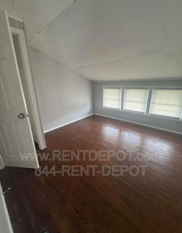 Building Photo - 416 E Riverside Dr