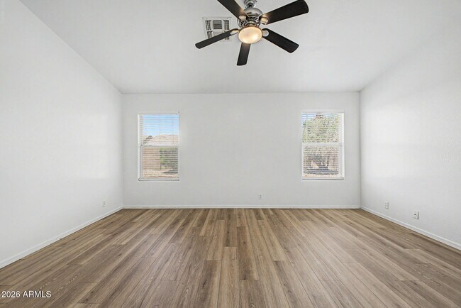 Building Photo - 930 E Harwell Rd