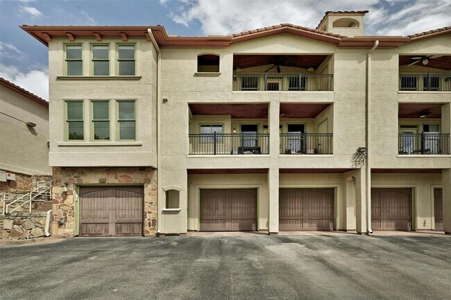 Building Photo - 2226 Westlake Dr