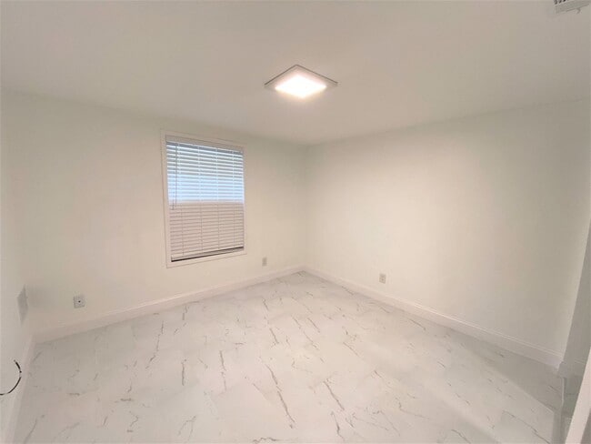 Building Photo - ** TREETOPS OF NAPLES ** 1 BED / 1 BATH - CONDO - SOUTH NAPLES - ANNUAL RENTAL