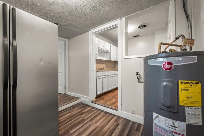 Building Photo - 1066 W 13th St