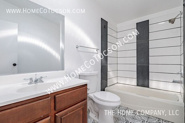 Building Photo - 2628 N Fontana Ave