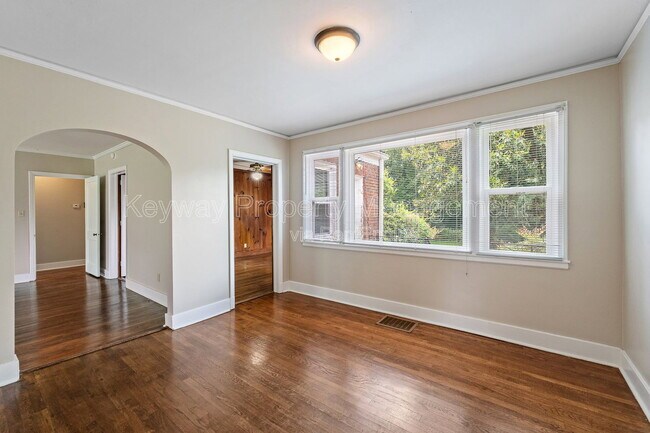 Building Photo - 2334 Redwood Dr