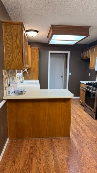 Kitchen - 3201 E Louisville St