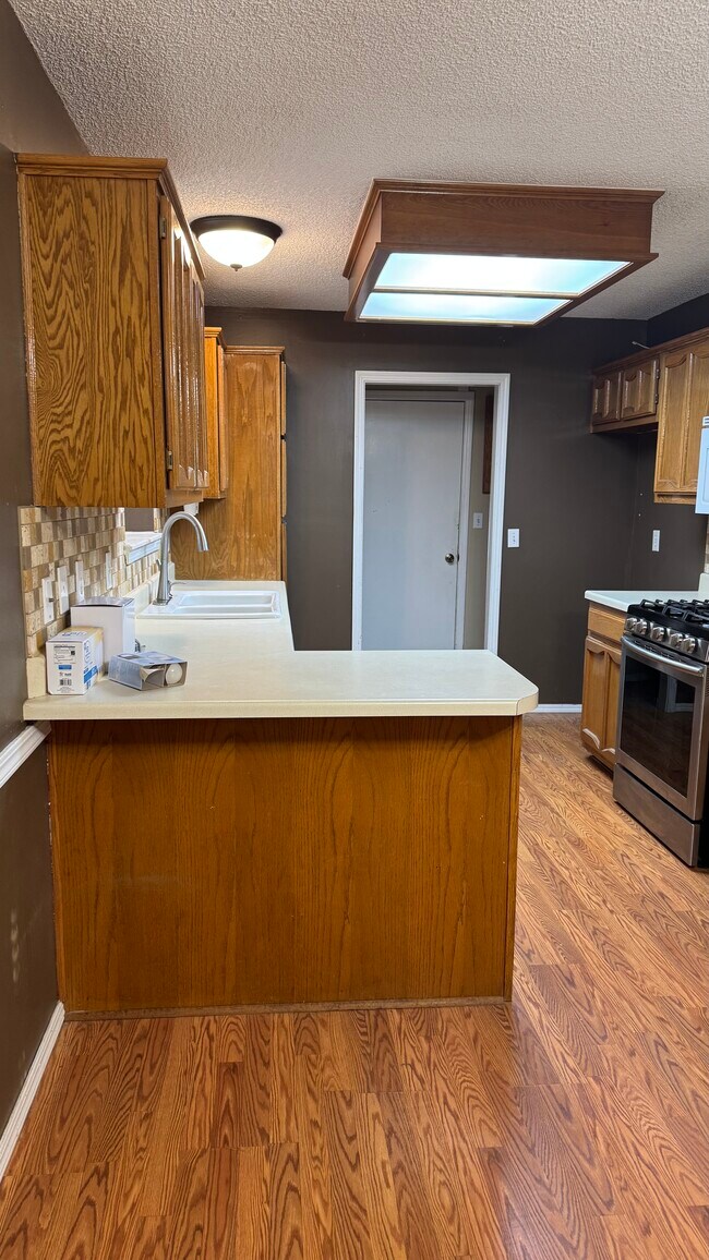 Kitchen - 3201 E Louisville St