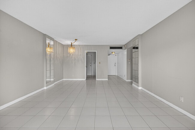 Building Photo - 1831 NE 38th St