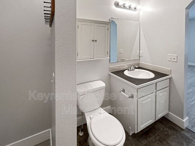 Building Photo - 1691 E Daulby St