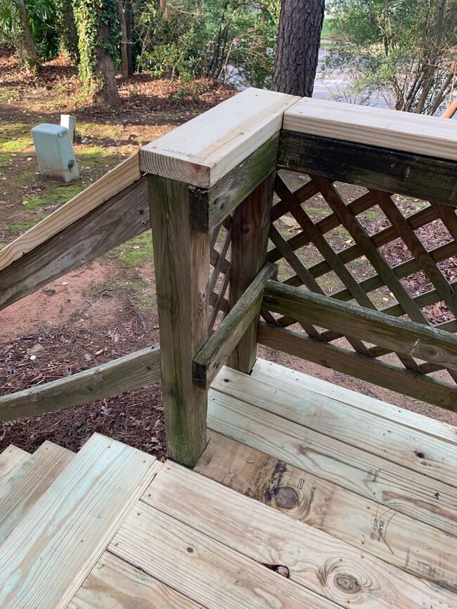 Building Photo - Great location off Millbrook near 70! 2 Bedroom ~2 bath~ pets negotiable! No HOA!