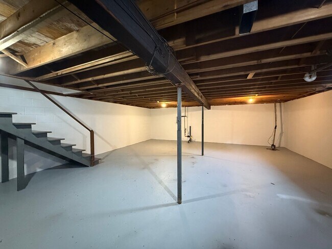 Building Photo - 207-211 Maple Street