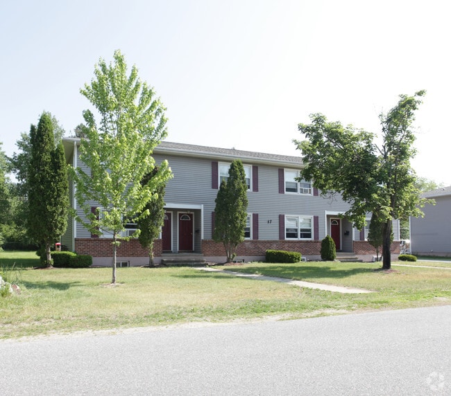 Building Photo - 6-15 Manor Dr