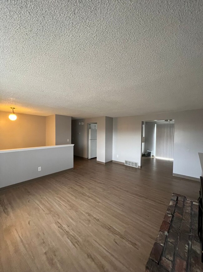 Building Photo - North Spokane Remodeled Gem!! Available Mi...