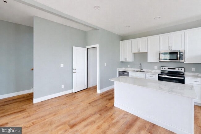 Building Photo - 329 S High St