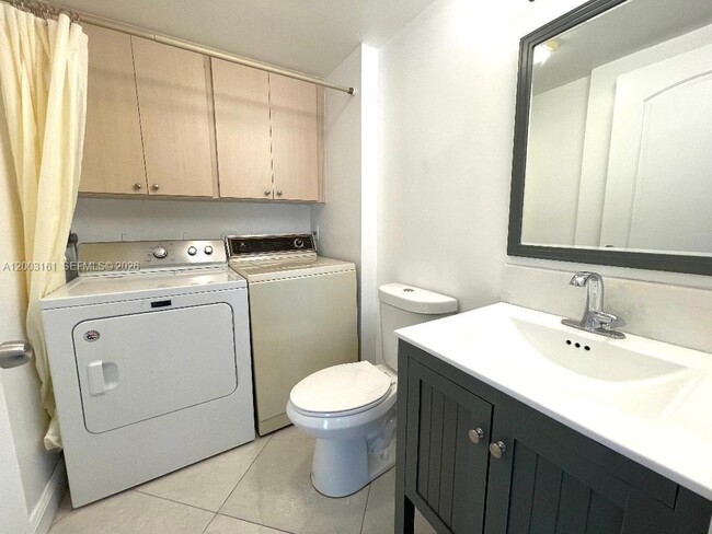 Building Photo - 3901 Medford Ct