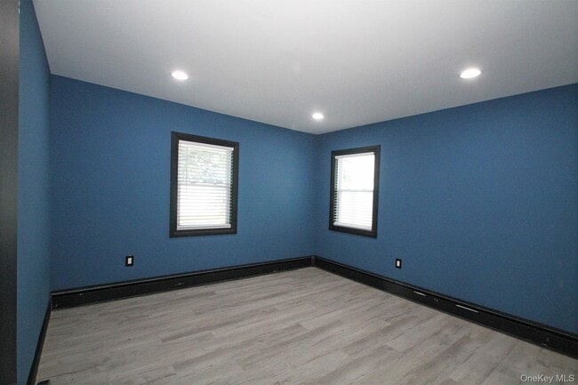 Building Photo - 30 Middle Ln
